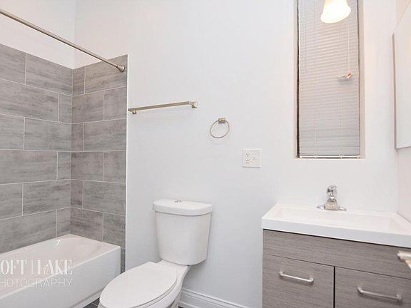 3rd image of 1016 N California Ave APT 2F