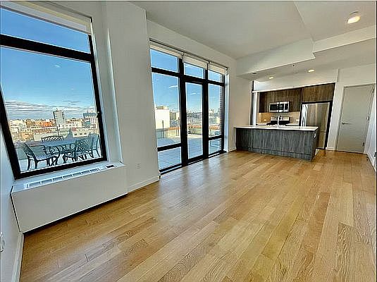 4th image of 4107 Crescent St