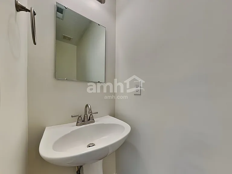 371 Derby Ct — Photo 7