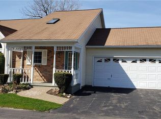 56 Spicebush Ln, Amherst, NY 14221