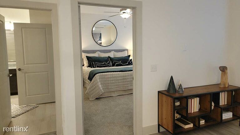 cypresswood-gallery-bedroom-doorway-768x432