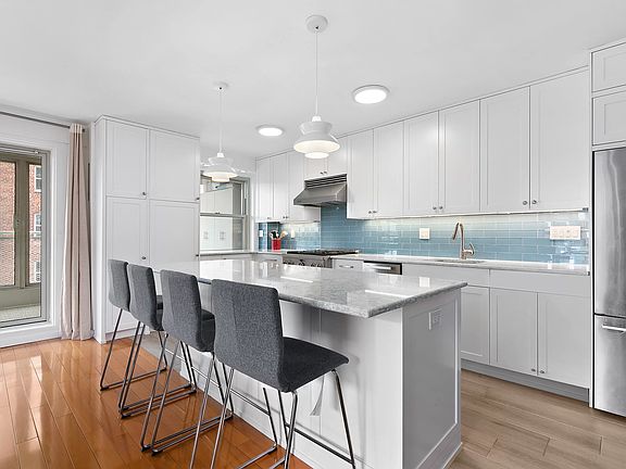 3rd image of 100 La Salle St APT 17F
