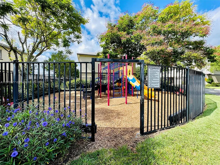 2020 Freeport Dr #2020 — Photo 19