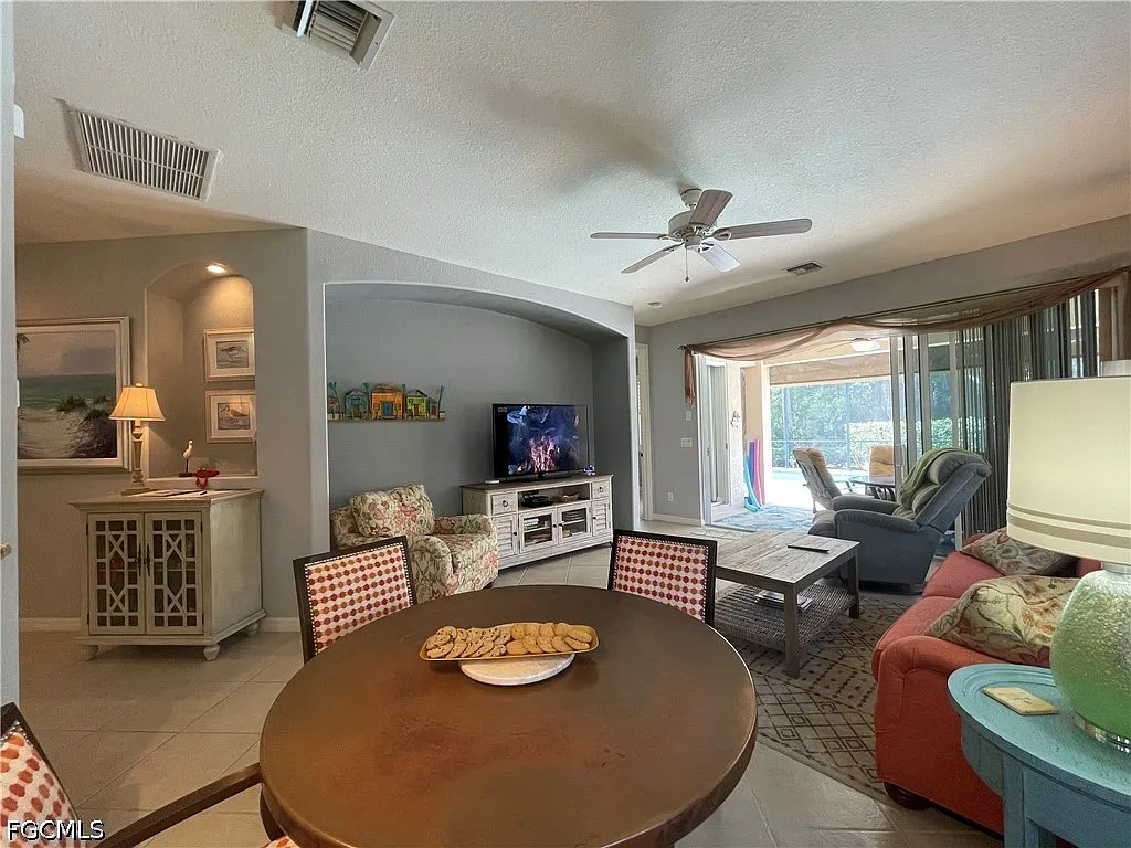2 bed, 2.0 bath, 1278 sqft, $5,000 — Photo 2