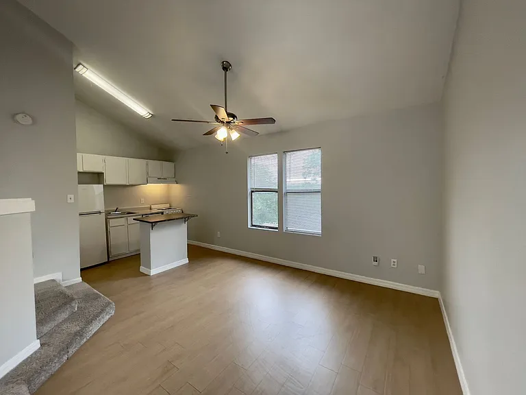 513 S Park Dr — Photo 6
