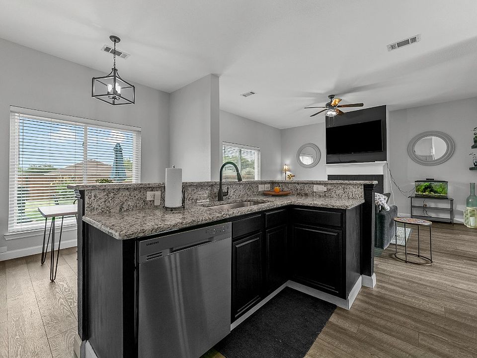 1st image of 214 S Westgate Way