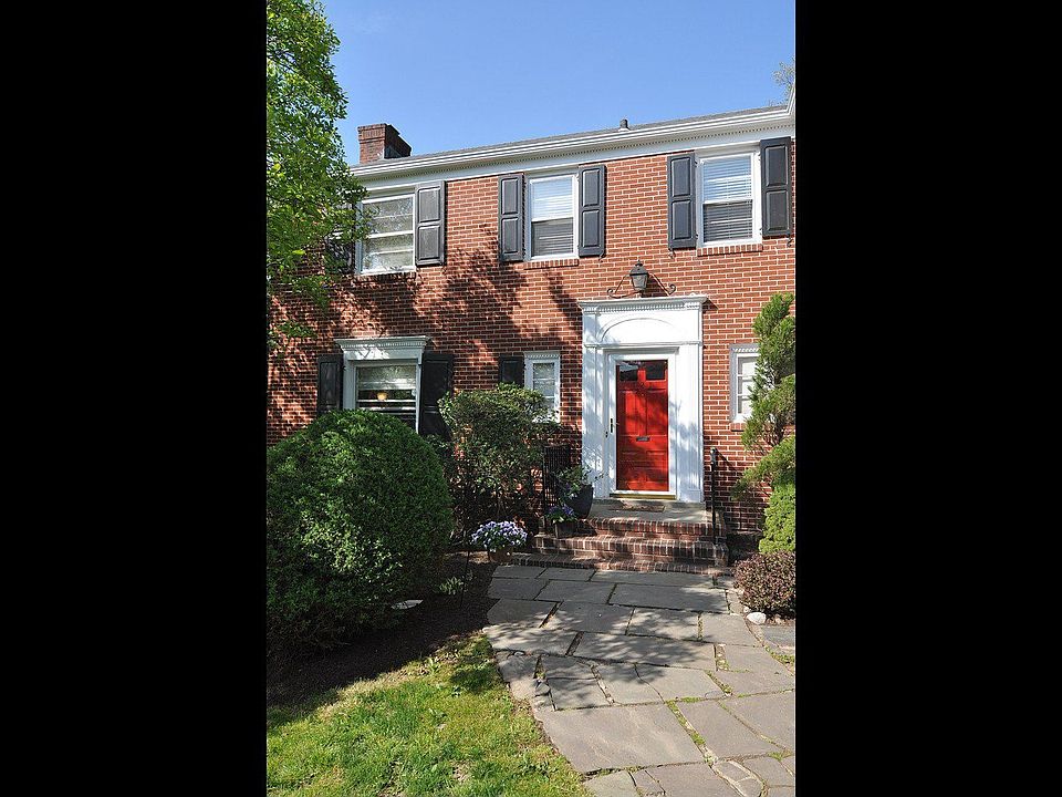 1st image of 121 Raymond Ave