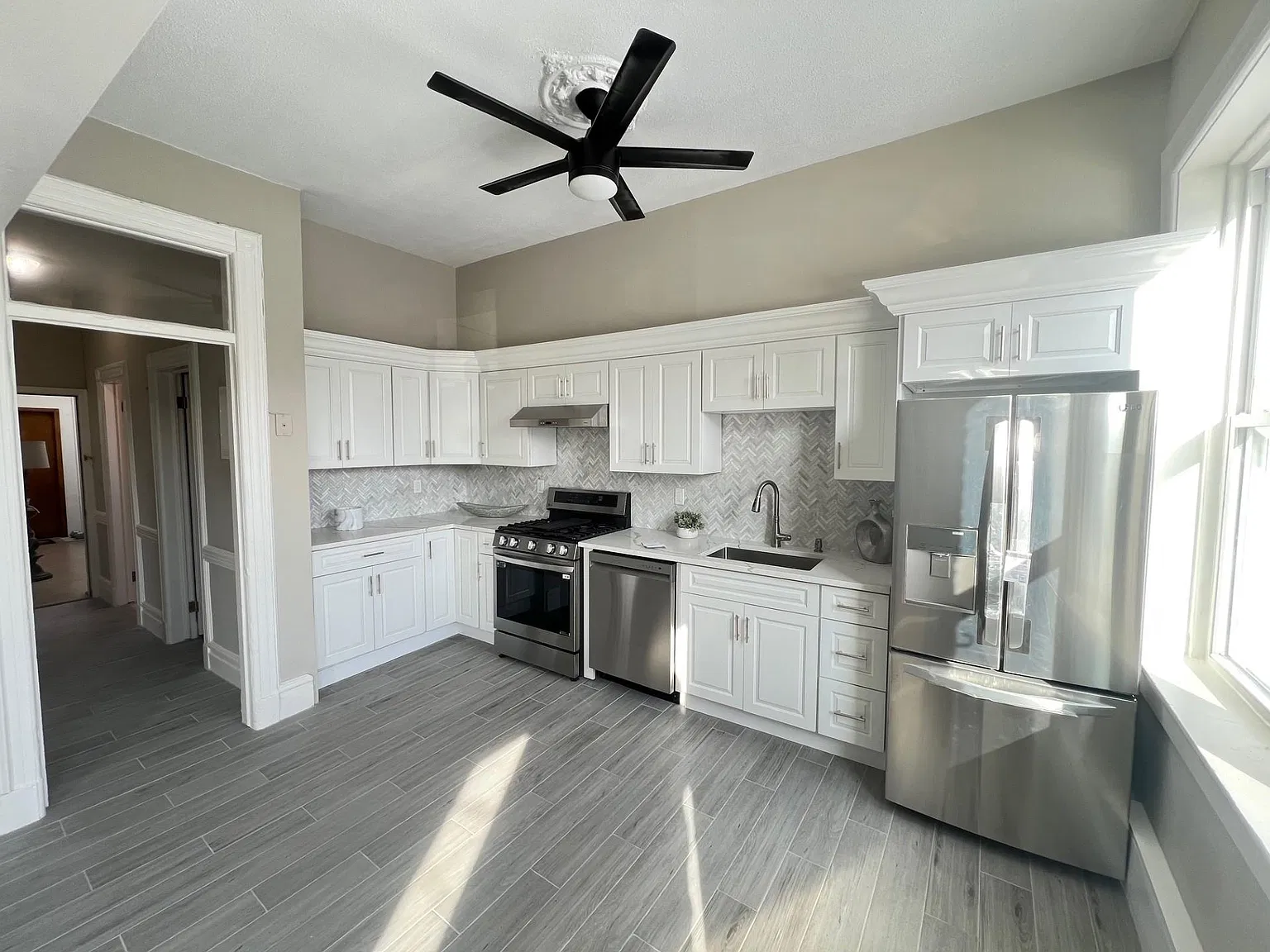 1 bed, 1.0 bath, 700 sqft, $2,400 — Photo 2