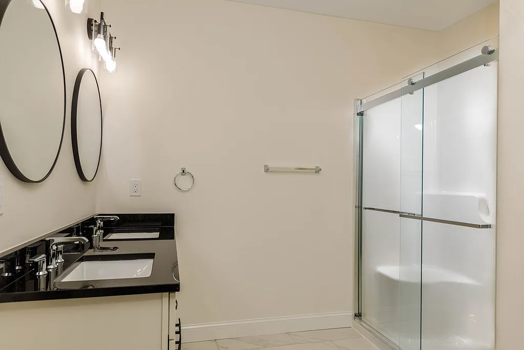 2 bed, 1056 sqft, $2,550 — Photo 2