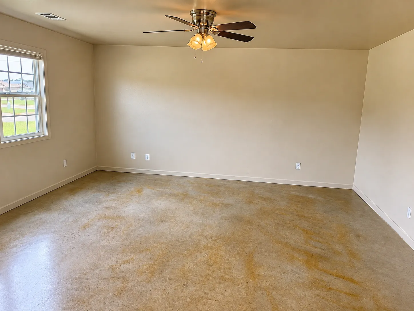 3 bed, 1296 sqft, $1,350 — Photo 2