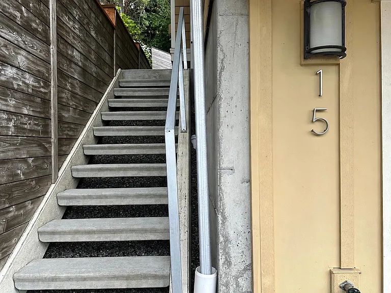 15 W Florentia St — Photo 2