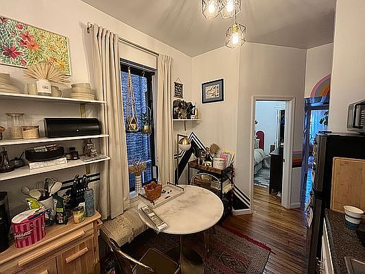 3rd image of 153 Norfolk St APT 3A