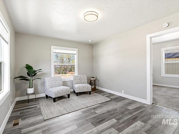 3rd image of 103 S 16th Ave