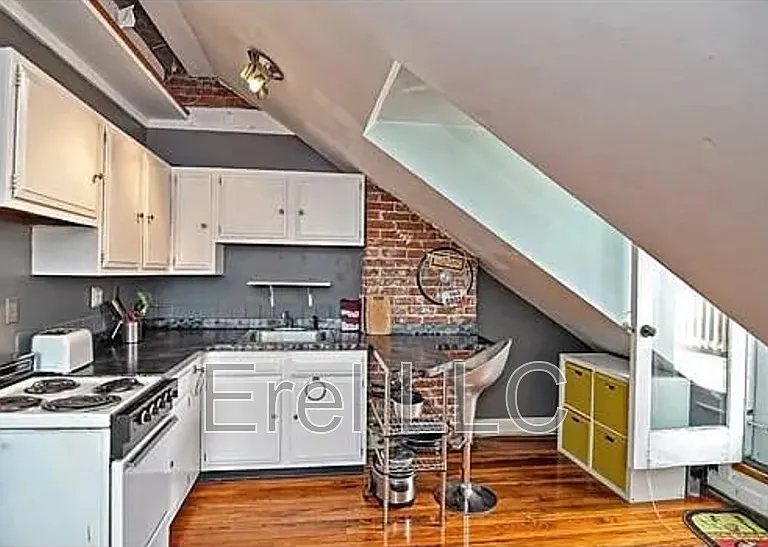 20 Sunset St #4 — Photo 6