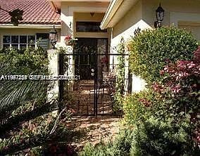 1st image of 130 E Lee Rd