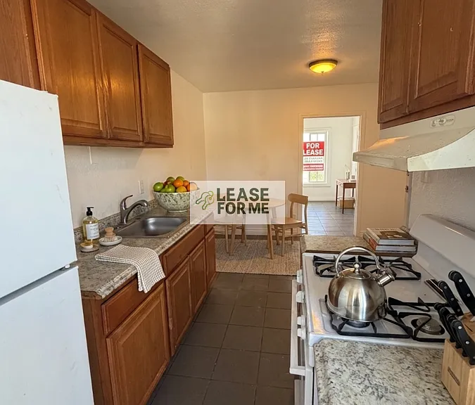 841 W Florence Ave — Photo 4