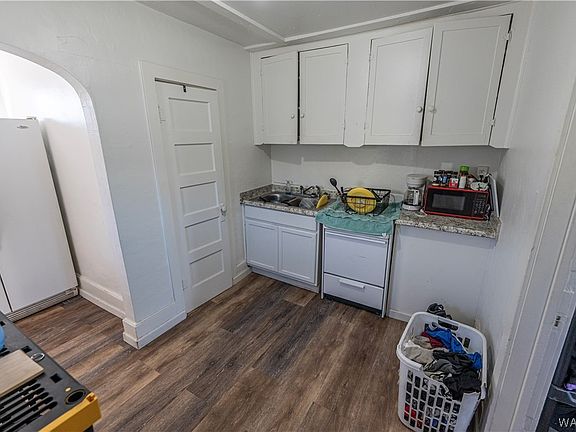 4th image of 530 E Park Street