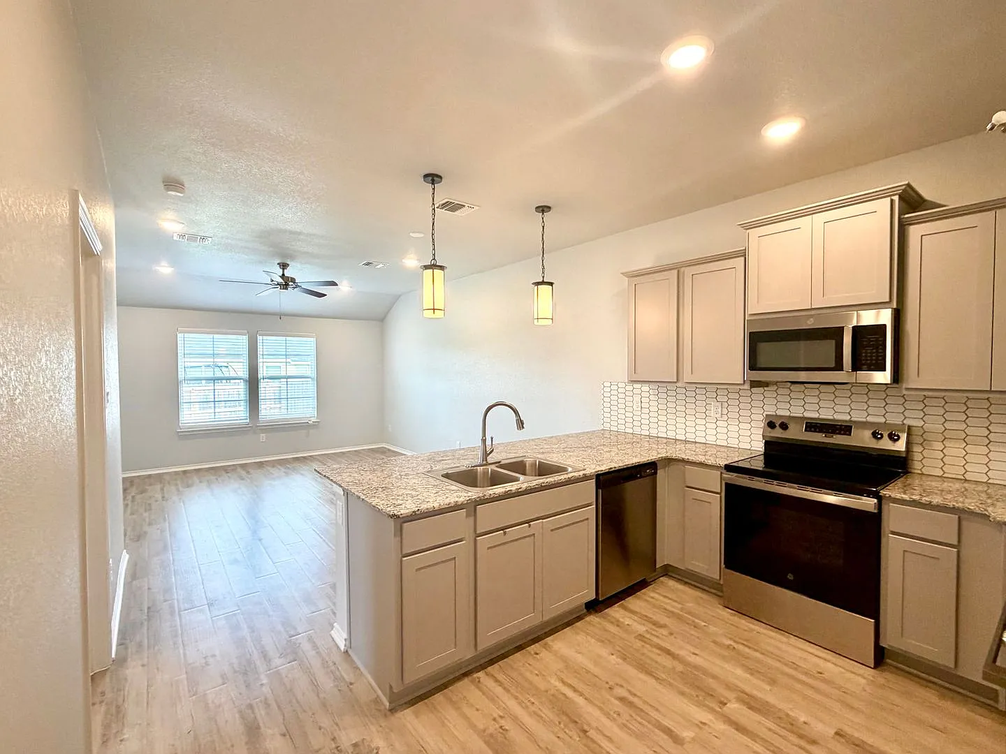 1227 Lexington Drive — Photo 4