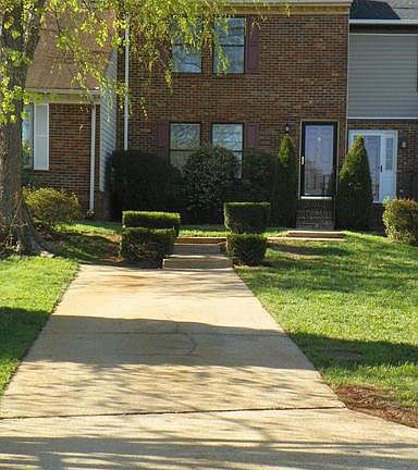 2nd image of 105 Matthew Ct