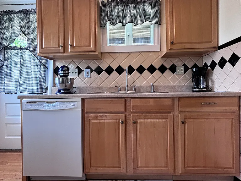 422 Altamont Rd — Photo 9