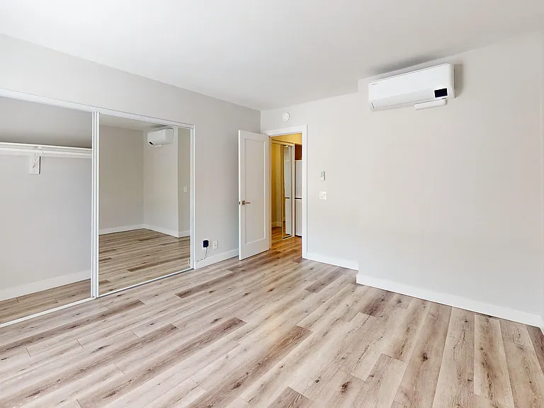 Charter Oaks Apartments — Photo 17