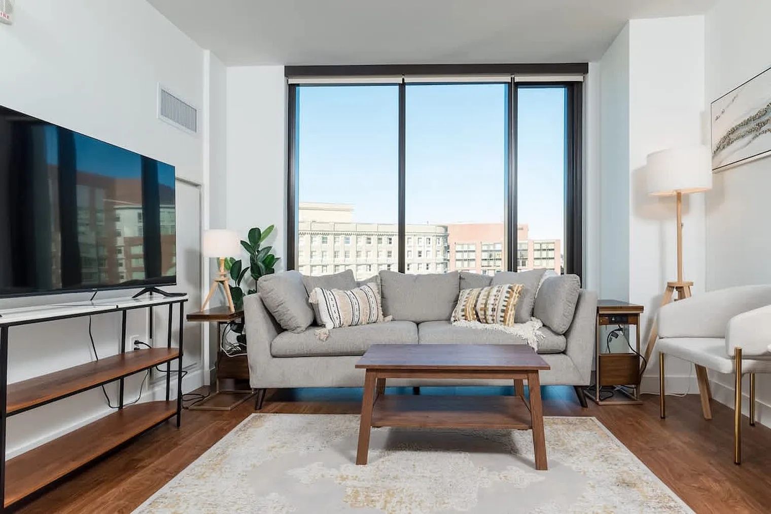 2 bed, 2.0 bath, 990 sqft, $7,402 — Photo 2