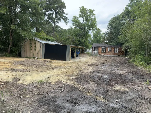 1435 Penderlea Highway, Burgaw, NC 28425