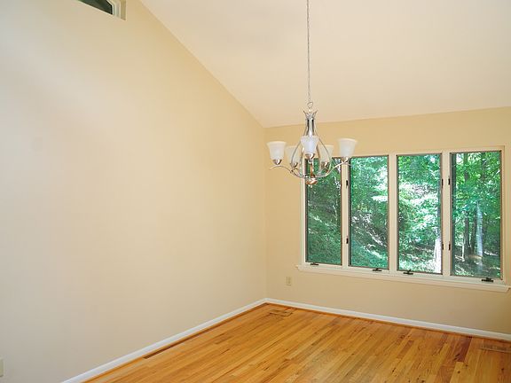 2nd image of 809 E Franklin St