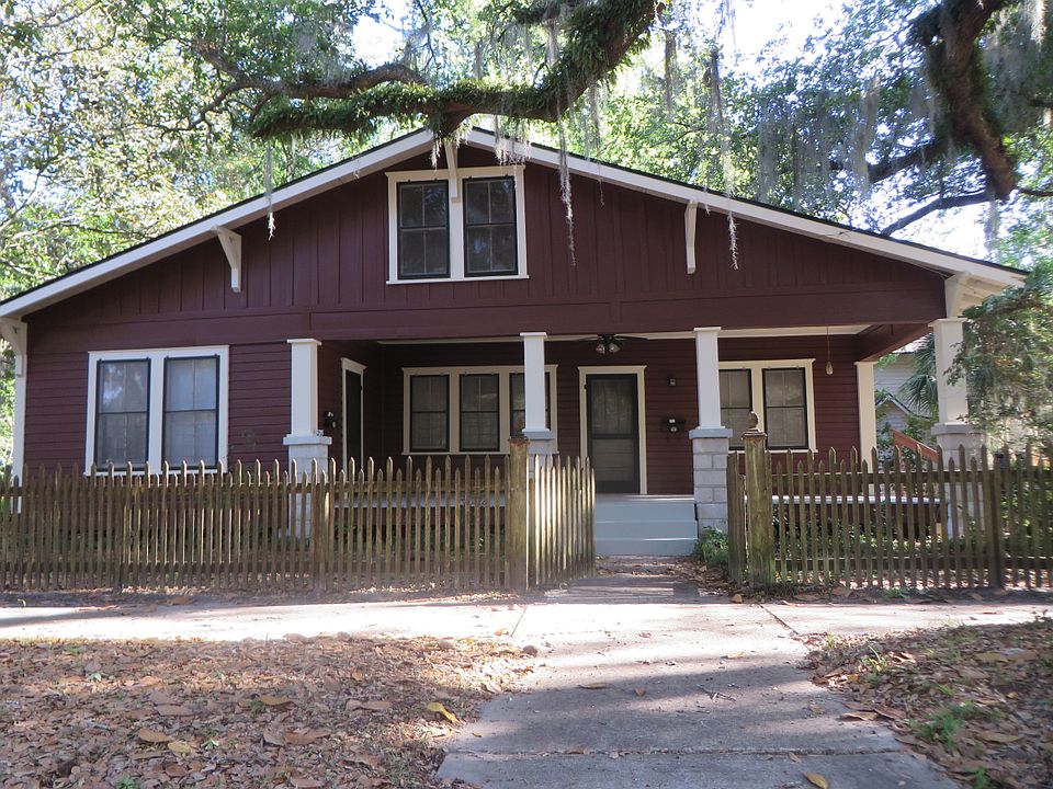 1st image of 813 NE 3rd Ave