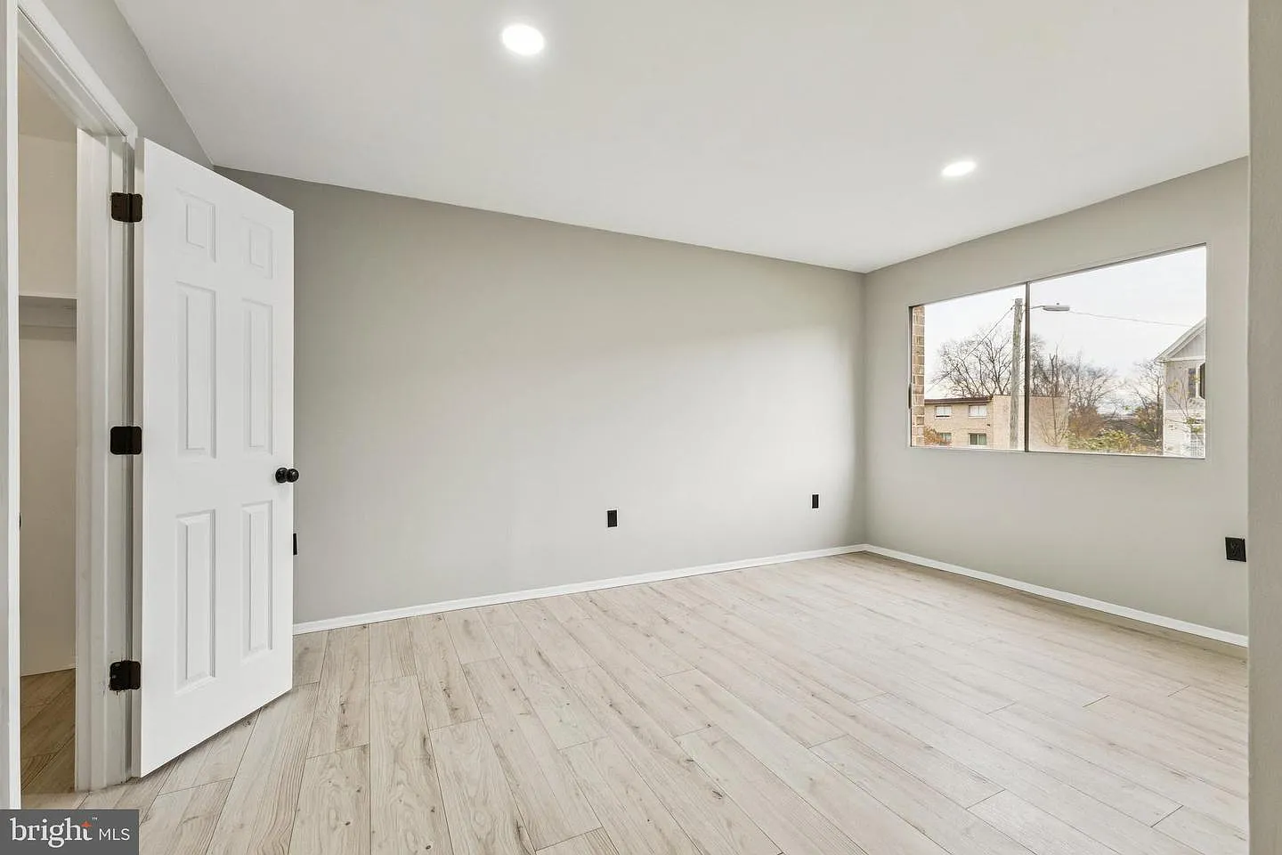 1 bed, 731 sqft, $1,850 — Photo 4