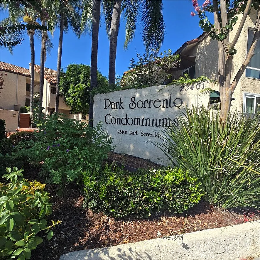 2 bed, 1011 sqft, $3,600 — Photo 1