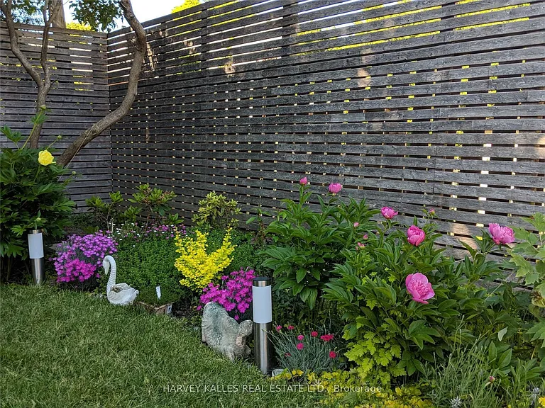 148 Roslin Ave — Photo 20