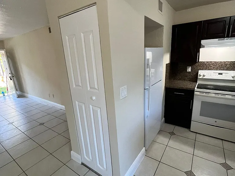 1370 NE 119th St #137008 — Photo 10