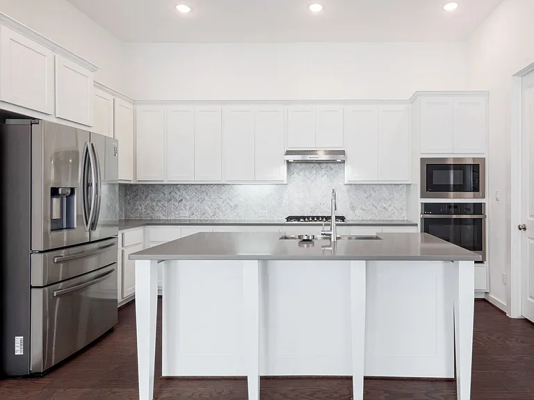 124 Rosebush Dr — Photo 3