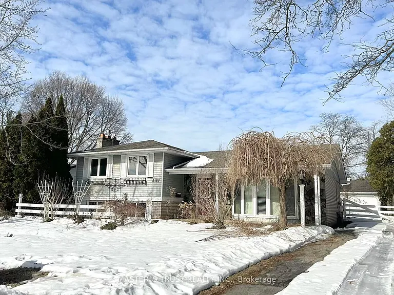 5183 Cherryhill Cres — Photo 2