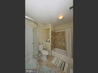 207 Locust St SE #O, Vienna, VA 22180