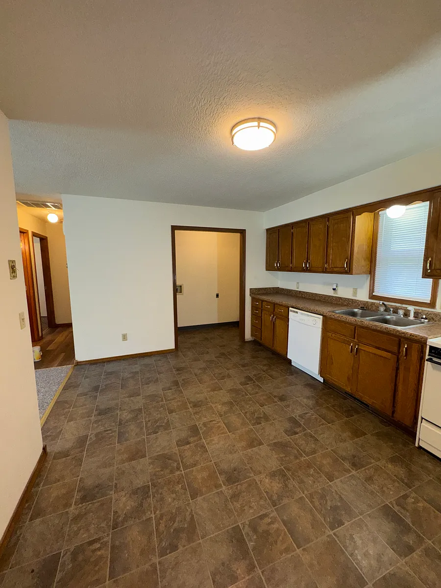 Building Photo - 711 N Weaver Ave #B