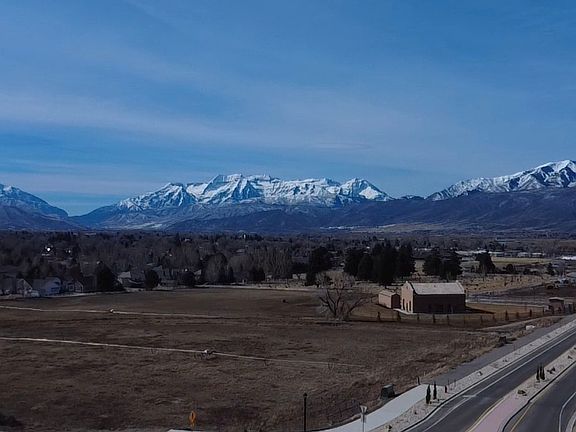 4th image of 914 N Mill Rd