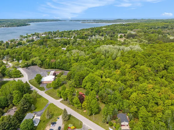 3rd St, Onekama, MI 49675
