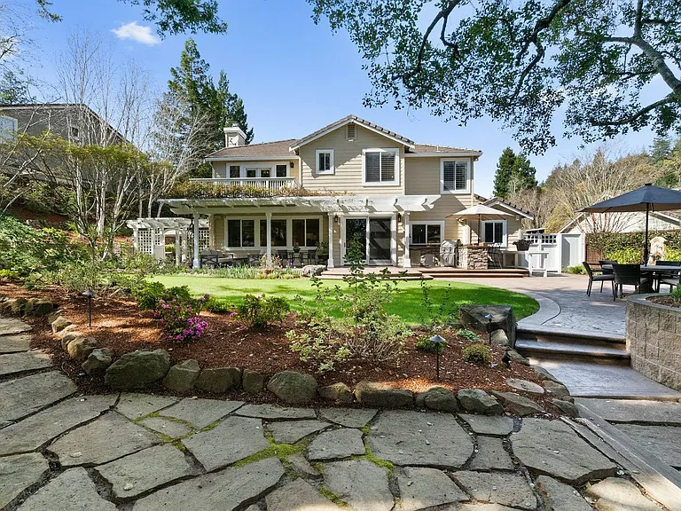 448 Silverwood Dr — Photo 10