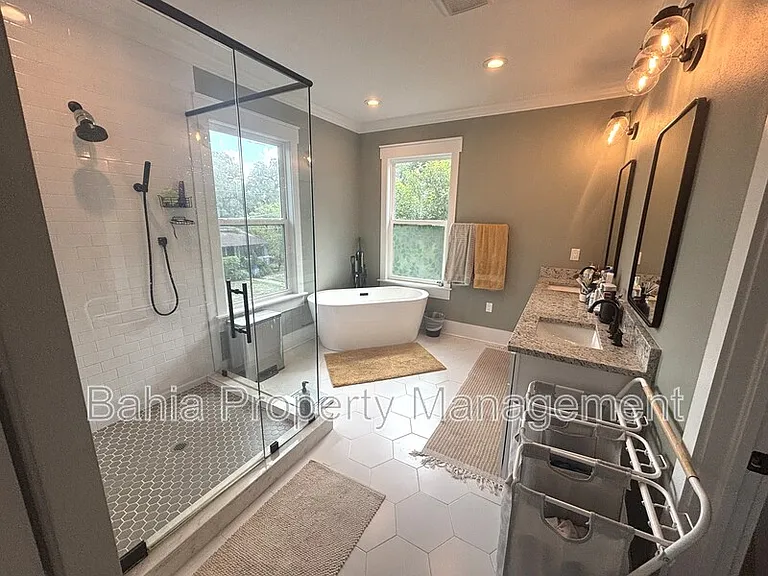 211 E Adalee St — Photo 18