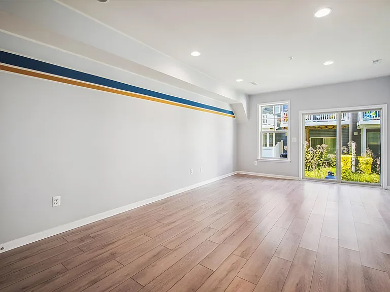 627 Quarterpath Way — Photo 2
