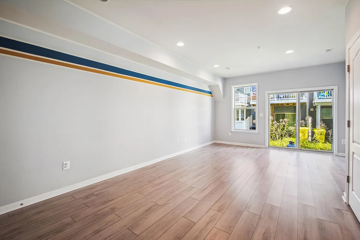 Building Photo - 627 Quarterpath Way
