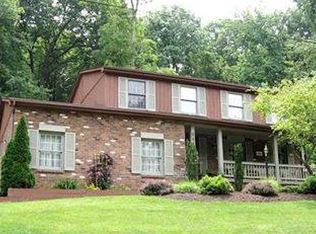 122 N Locust Dr, Jeannette, PA