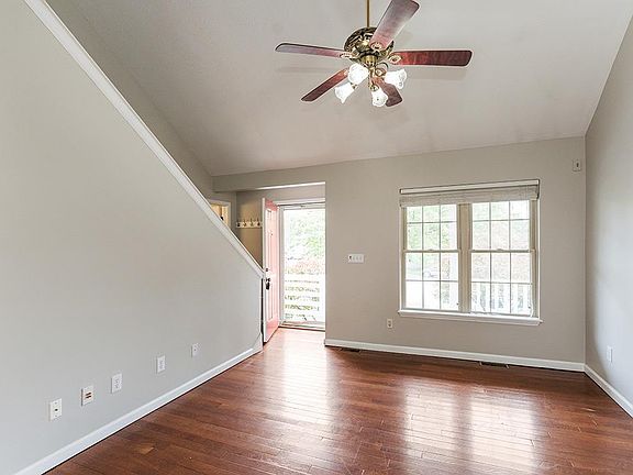 4th image of 2308 Country Hills Cir