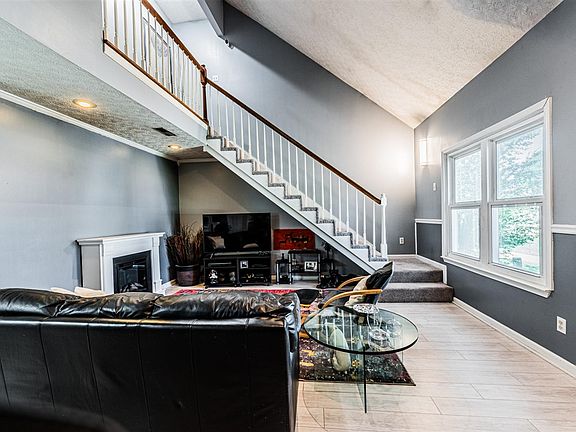 3rd image of 160 Betsey Anne Ct