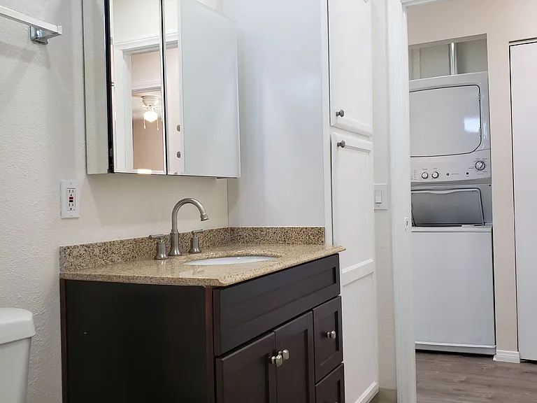 1261 Victor St #10 — Photo 22