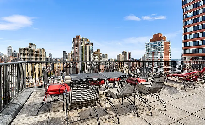 Rented by Essence Realty LLC | media 6