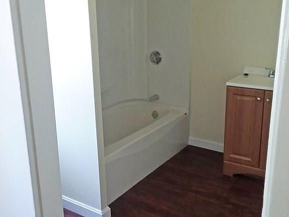 5th image of 115 Summer St