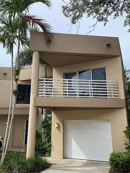 1st image of 101 SE 15th Avenue #E